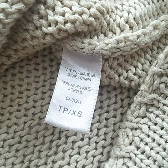 Diagonal Hem Knit Sweater - Picture 4 of 7